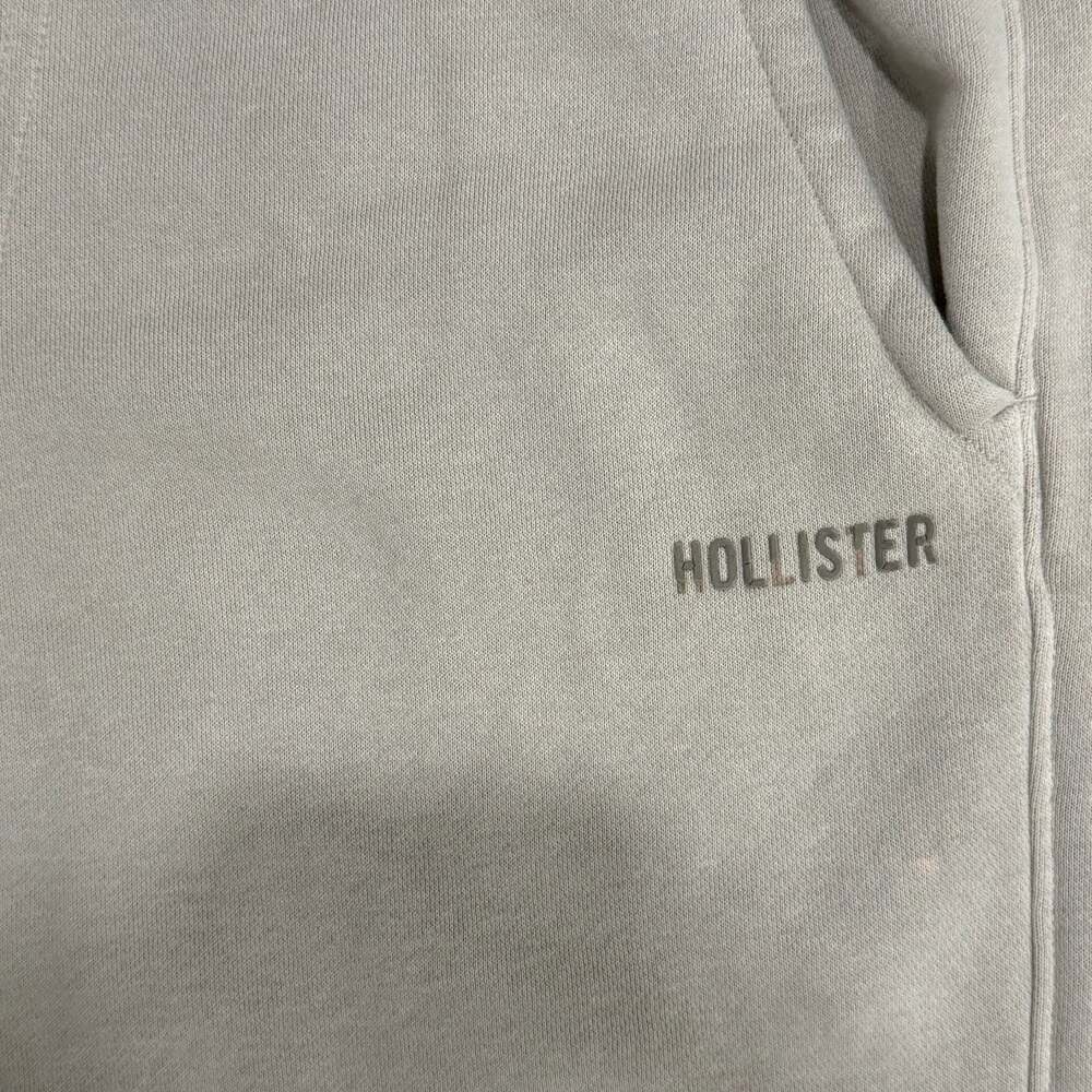 Hollister Men's Cuffed Sweat Jogger Pants in Beige, Size Medium - Picture 2 of 6